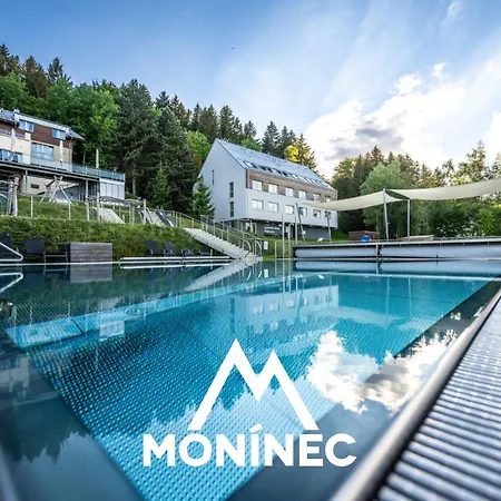 فندق Moninec