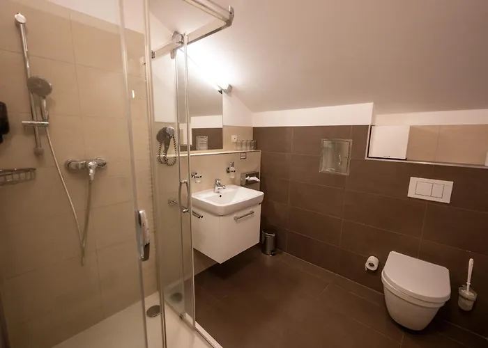 Отель Moninec 3*
